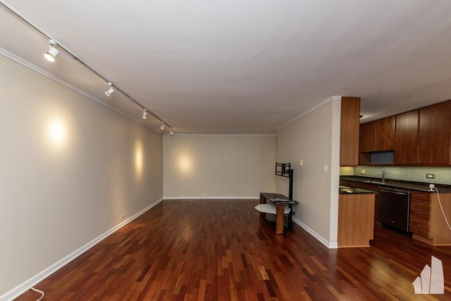 Building Photo - 1 bedroom in Chicago IL 60614