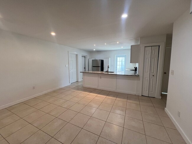 Building Photo - Charming 3-Bed / 2-Bath Renovated Rental in Washington Shores – Prime Orlando Location!