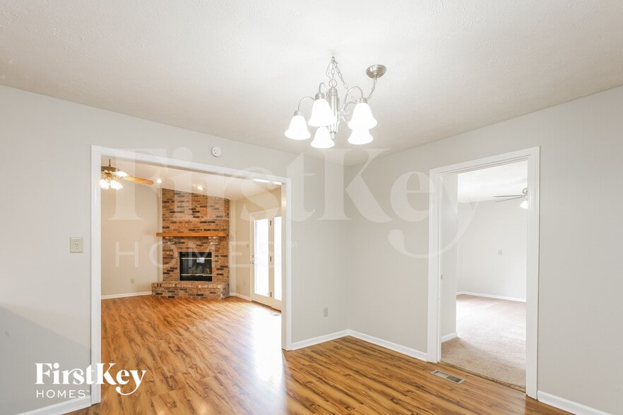 Building Photo - 8522 Summertree Ln
