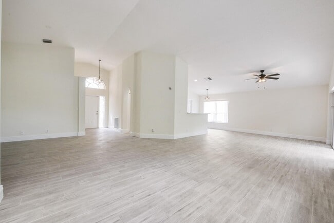 Building Photo - 172 Jones Creek Dr