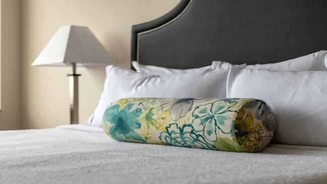 Building Photo - 1016 Elm St