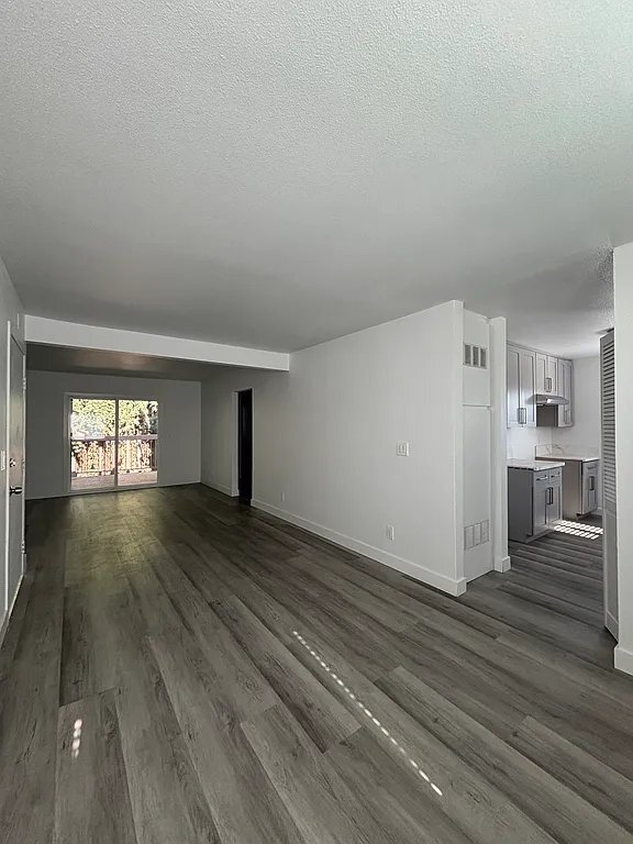 Building Photo - 1610 W Civic Center Dr