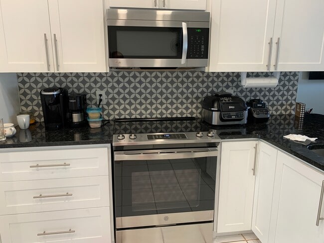 Building Photo - 2732 Adela Ave