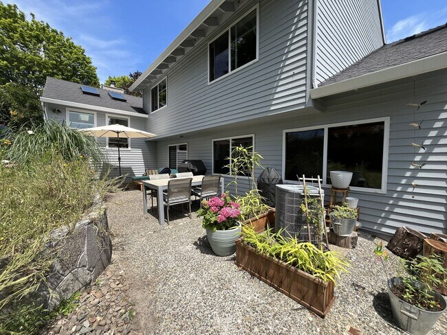 Building Photo - Bright and Open 4 Bedroom Cedar Mill Home with Vaulted Ceilings, Skylights & Multiple Living Areas