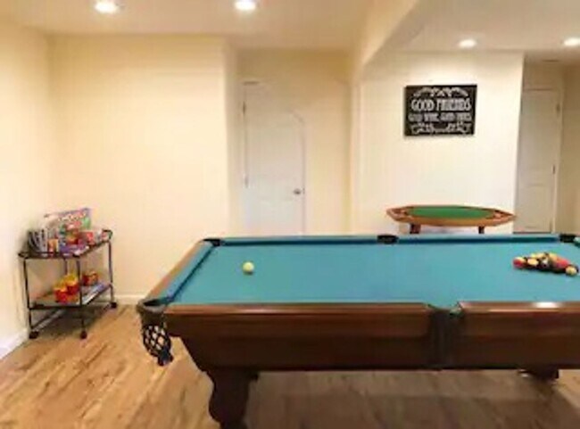 Building Photo - Great Contemporary Lake View Home above Burnt Mill Beach Club