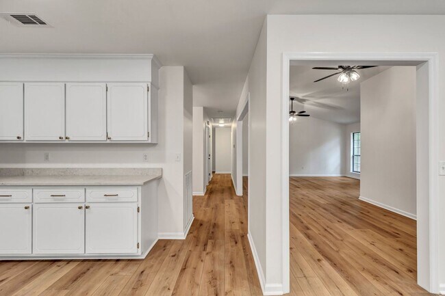 Building Photo - Beautifully Renovated 3 bed/2.5 bath in Ri...