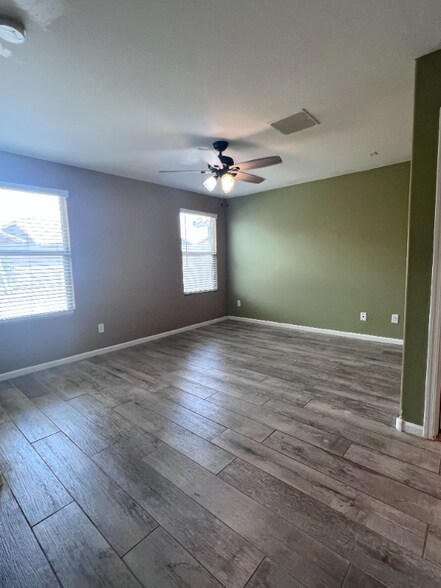 Building Photo - 12464 W Midway Ave