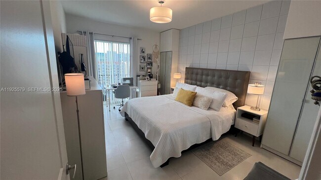 Building Photo - 10 Aragon Ave