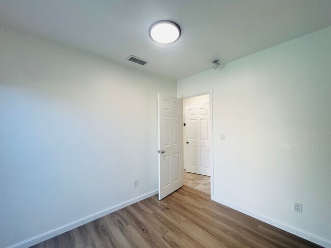 Building Photo - 7358 Balcom Ave