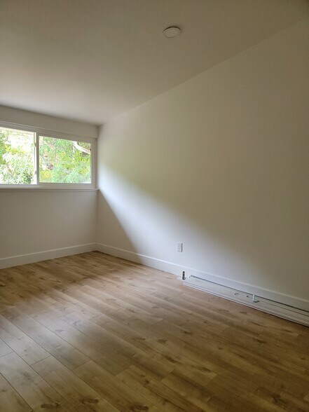 Building Photo - 16974 Escalon Dr