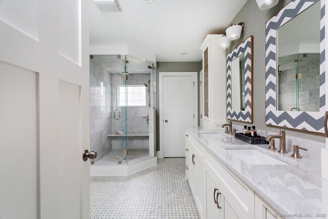 Building Photo - 9 Center Rd