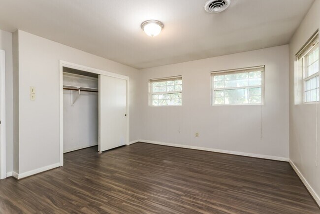 Building Photo - 608 Hilliard St