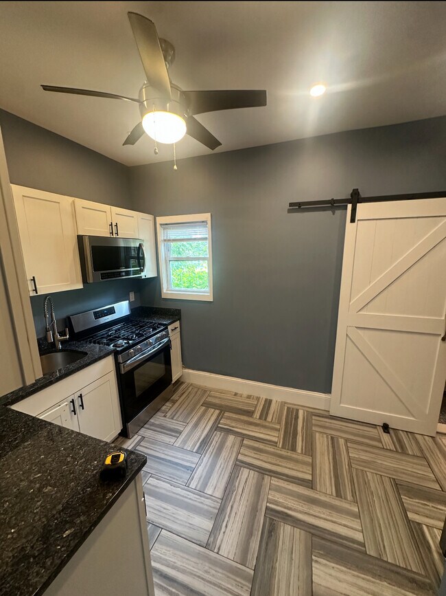 Building Photo - 113 Ring St