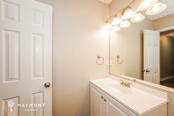 Building Photo - 217 Short St