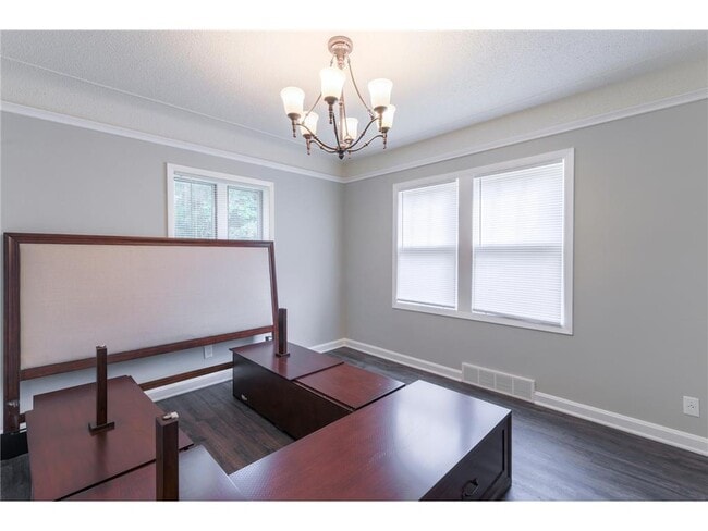 Building Photo - 11020 W River Rd