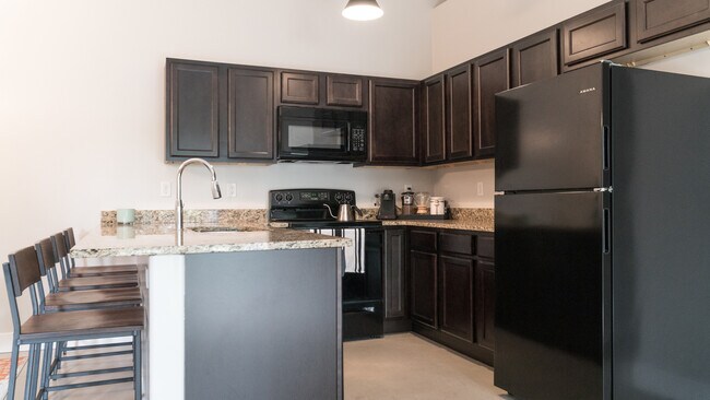 Kitchen - 902 W Onewood Pl