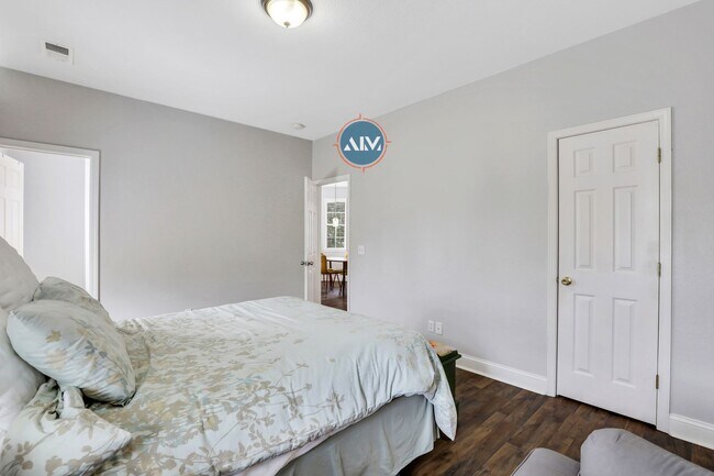 Building Photo - Stunning 3-Bedroom Home in University Park – Move-In Ready!