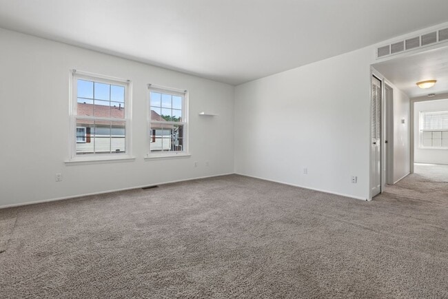 Building Photo - 26070 N Lake Dr