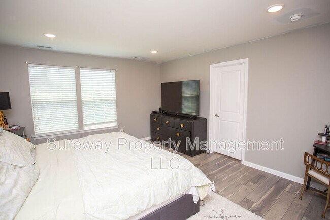 Building Photo - 172 Fela Dr