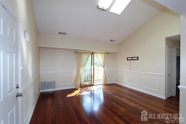 Building Photo - 208 Ravens Crest Dr