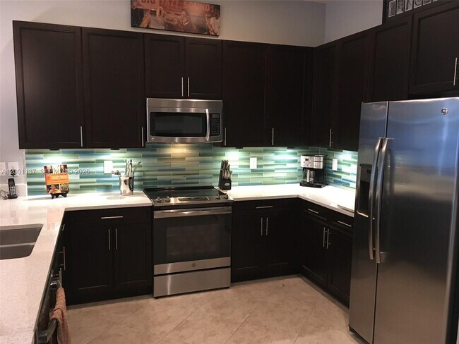 Building Photo - 184 W Bay Cedar Cir