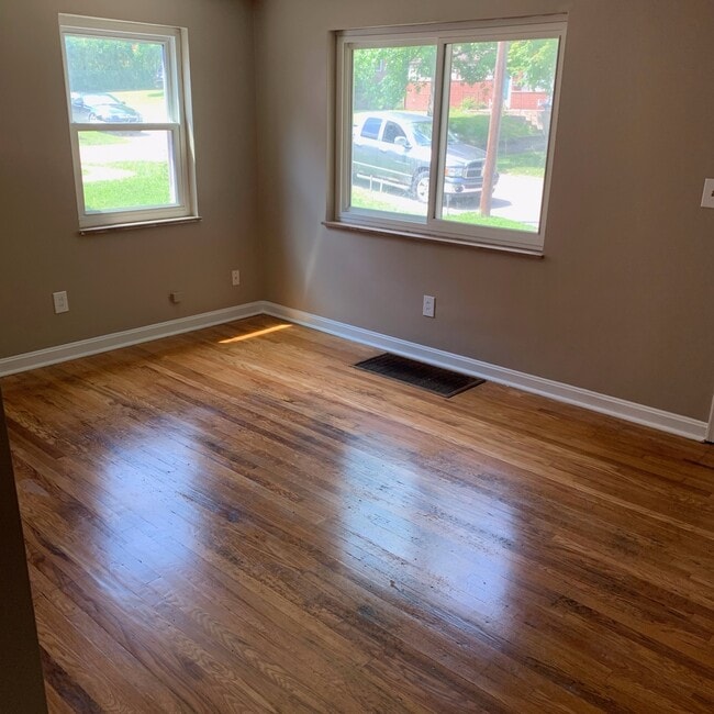 Building Photo - Three Bedroom Ranch on a large wooded lot