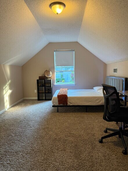 Building Photo - 8684 Goswell Dr