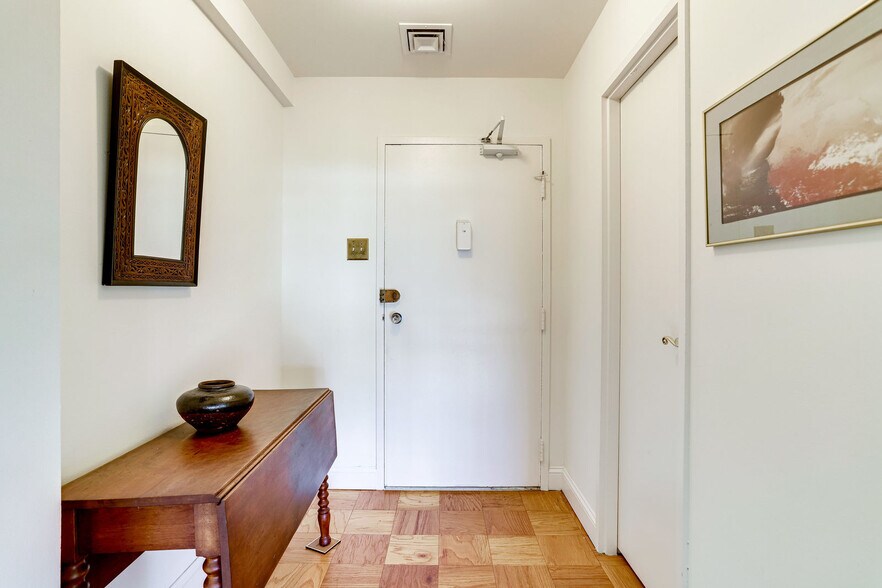 Unit Entrance - 1200 N Nash St