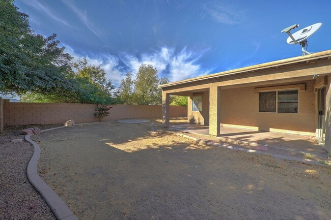 Building Photo - 7252 S 46th Ln