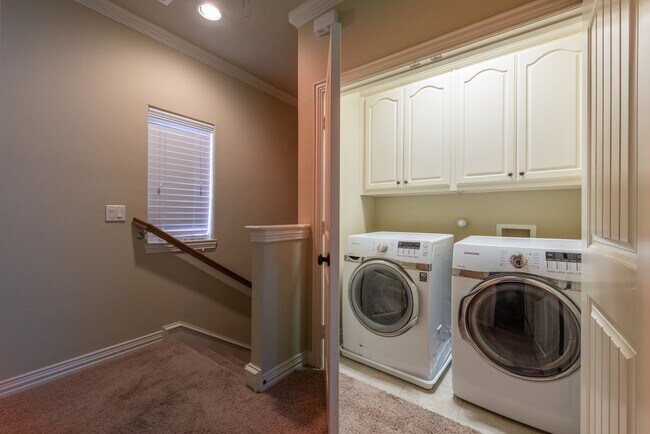 Building Photo - Beautiful Tuscan feel Condo Lower Greenville area
