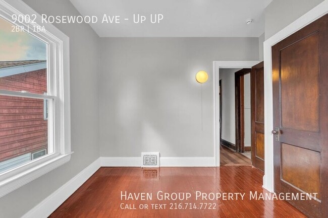 Building Photo - 9002 Rosewood Ave