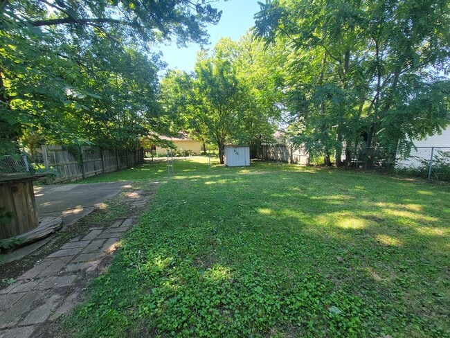 Building Photo - 2 Bedroom, 1 Bath Home - Now Available for Rent!