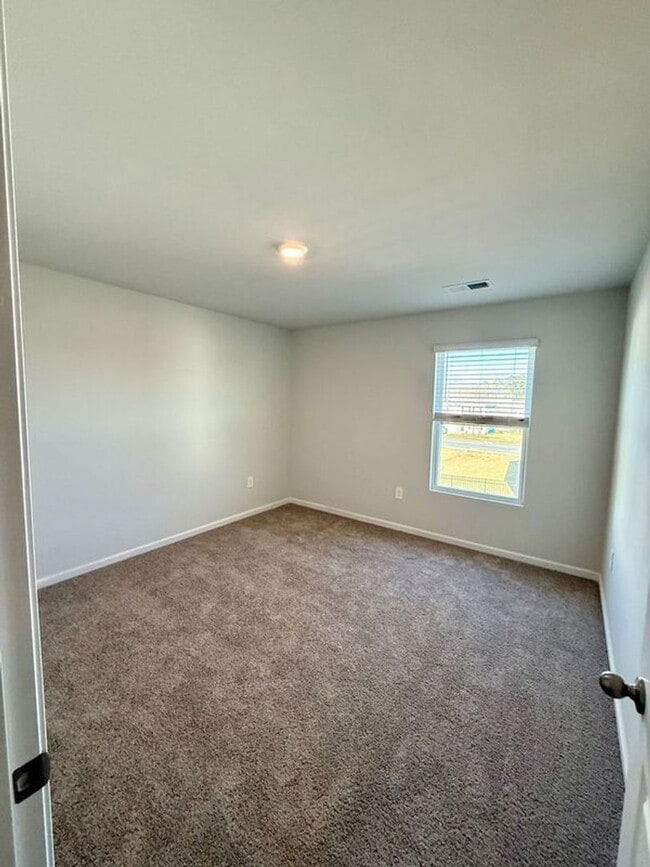 Building Photo - 303 Windmill Dr