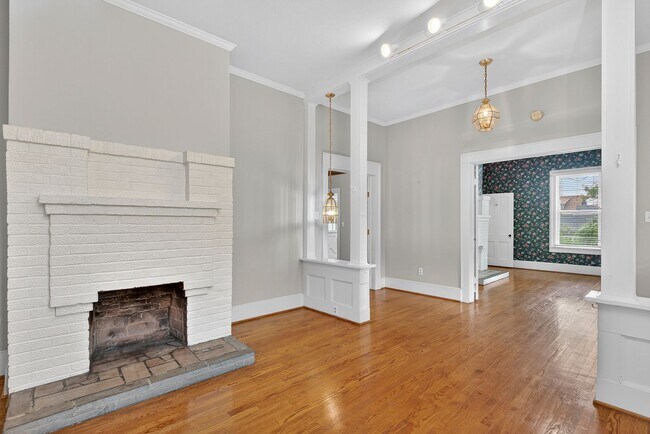 Building Photo - Charming 4BR / 3BA Historic Home with Big Backyard! BR VA