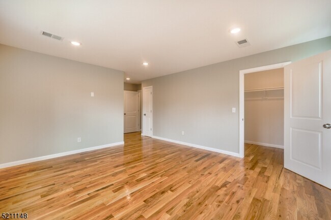 Building Photo - 255 Chadwick Ave