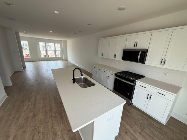 Building Photo - 15384 Oasis Sun Aly