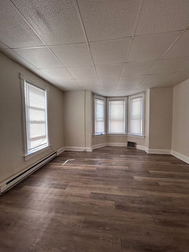Building Photo - 9 E Lee St