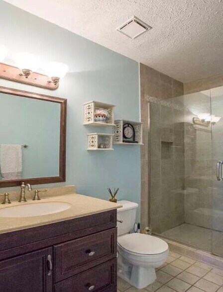 Building Photo - 2025 Woodmont Blvd