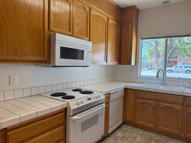 Building Photo - 1296 Woodhaven Ln