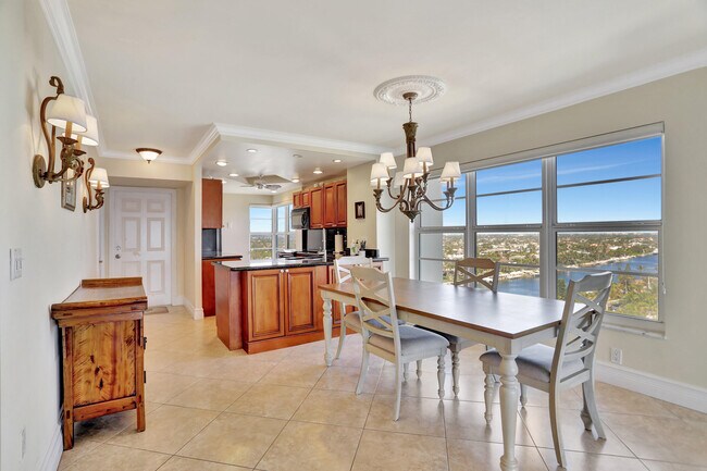 Building Photo - 1021 Hillsboro Mile