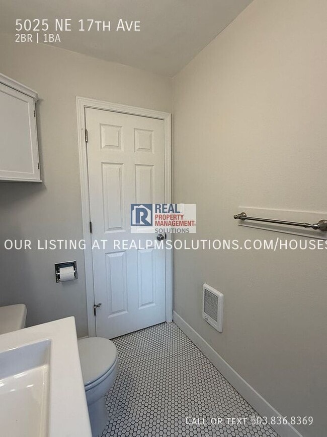 Building Photo - 5025 NE 17th Ave