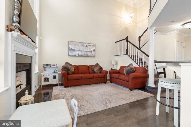 Building Photo - 221 Lookout Pl