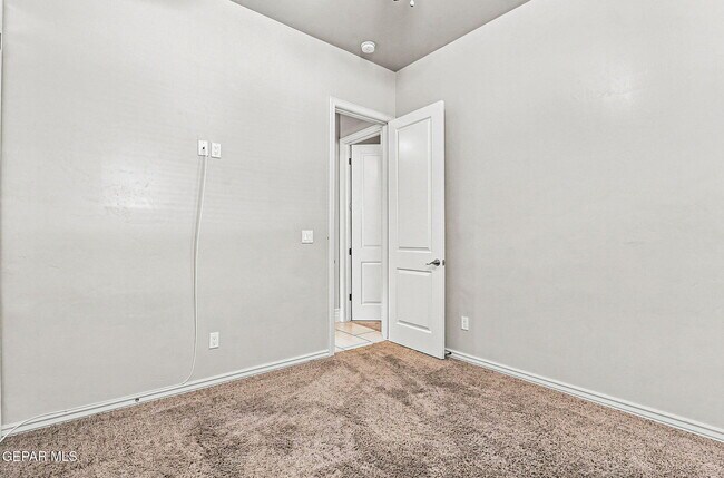 Building Photo - 3203 Red Orchard Dr