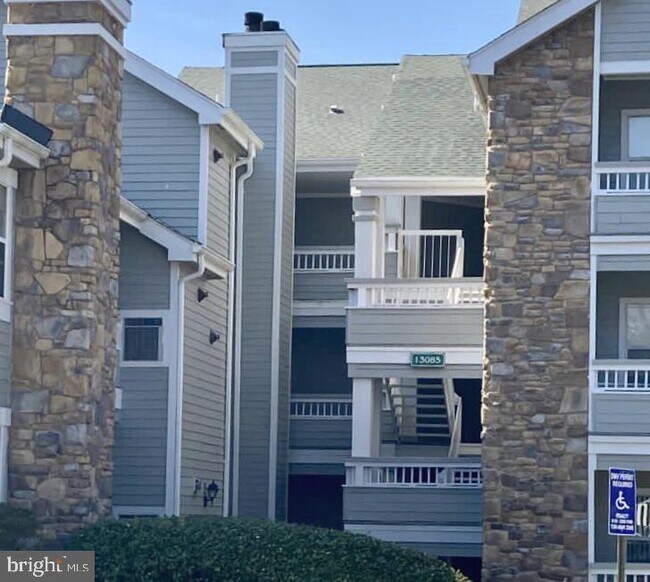 Building Photo - 13085 Autumn Woods Way