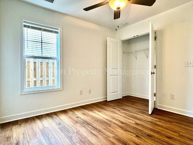 Building Photo - 5283 Vespar Ct