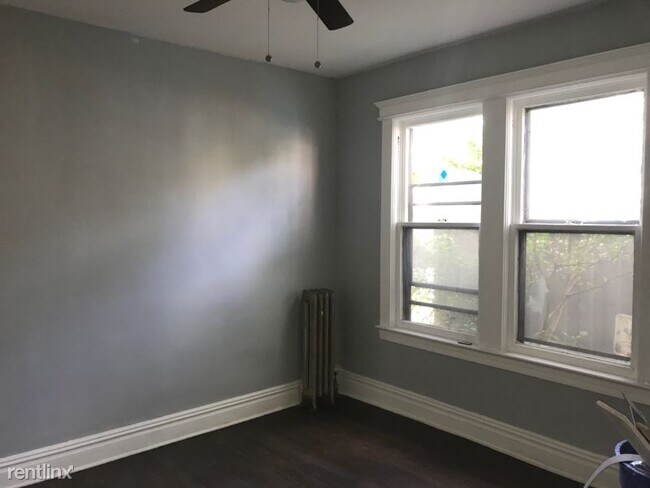 Building Photo - 4 br, 1 bath Townhome - 921 S 17th St