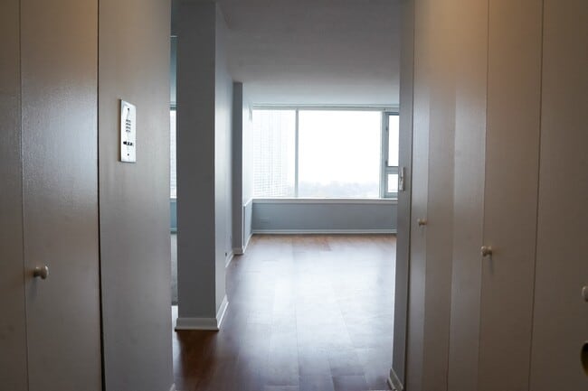 Building Photo - 2728 N Hampden Ct