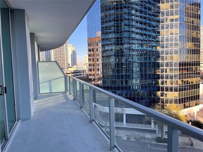 Building Photo - 400 Central Ave