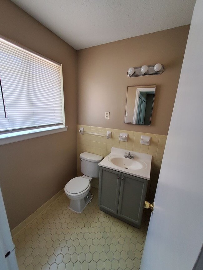 Building Photo - 3677 Hillbrook Rd