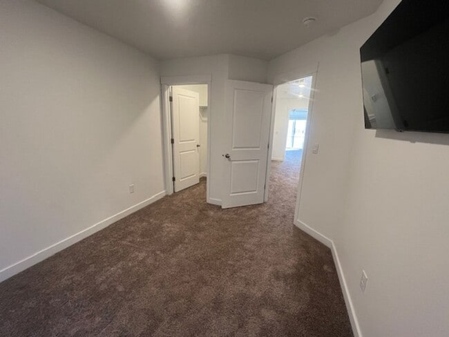 Building Photo - Flexible lease terms!